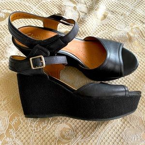 Clark’s artisan black leather platform wedge’s!
